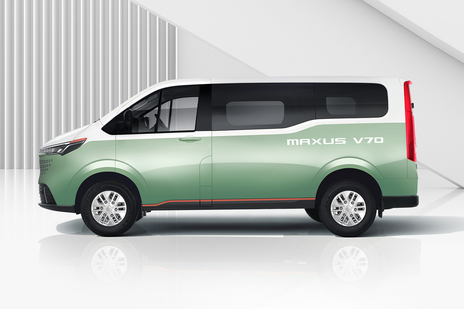 上汽大通MAXUS V70全球首秀亮相，将于2023年初正式上市